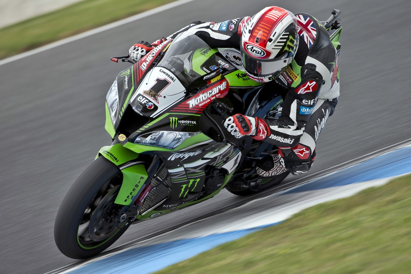 Jonathan Rea gana la trepidante y apretadísima primera carrera en Phillip Island