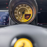 Charles Leclerc remata 2023 estrenando coche: un Ferrari de calle muy bestia que no tiene nada que envidiar al de Carlos Sainz