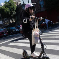 Adiós a andar en scooter por banquetas o ciclovías: es peligroso y un estado en México ya lo prohíbe 