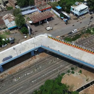 Engenheiros são suspensos na Índia após construírem ponte com curva de quase 90 graus