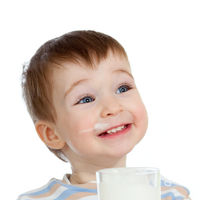 Alergia a las proteínas de leche de vaca, mediada por IgE y no mediada por IgE: diferencias, síntomas y pronóstico