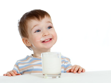 Alergia a las proteínas de leche de vaca, mediada por IgE y no mediada por IgE: diferencias, síntomas y pronóstico