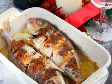 Besugo al horno con patatas panadera: la receta tradicional navideña