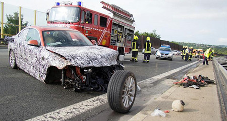 Se estrella un prototipo del BMW Serie 2 en una Autobahn alemana
