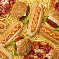 Cientistas pedem por ações políticas ousadas para combater aumento global do consumo de alimentos ultraprocessados 