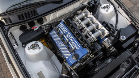 Redux BMW M3 E30 restomod