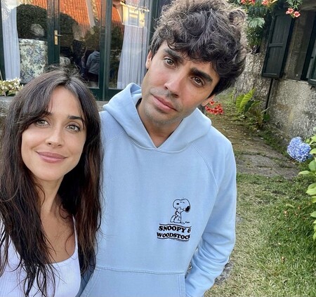 Javier Ambrossi y Macarena García rememoran su infancia: así han sido las vacaciones junto a su mami en Vigo