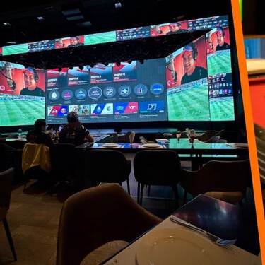 Dónde ver el Super Bowl 2026 fuera de casa: pantallas gigantes, boliche y comida perfecta para el partido