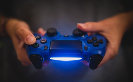 Facebook ya no es la que era: Sony elimina la integración de PlayStation 4 con la red social