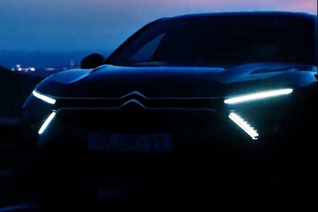 El nuevo Citroën C5 se ha dejado ver antes de su presentación y, no, no va a ser una berlina convencional