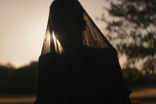 Acaba de estrenarse por sorpresa en España una de las películas de terror más polémicas del año, firmada por un veterano del género