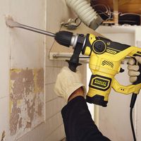 Oferta del día en Amazon: el martillo percutor Stanley Fatmax FME1250K-QS está rebajado a 115,99 euros