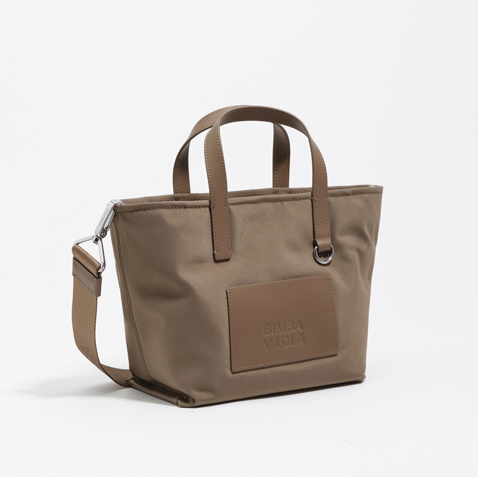 Bolso bandolera de nylon pequeño.
