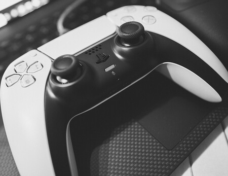 Sony Acaba De Patentar El Control Mas Extrano De Su Historia Un Mando Que Cambia De Forma Para Imitar Texturas Y Resistencia Real