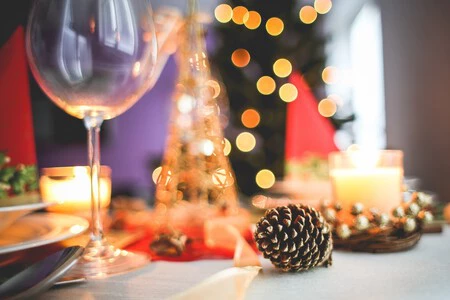 11 consejos para decorar la mesa en Navidad y que te harán quedar como todo un profesional durante tu cena de Nochebuena