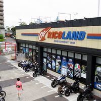 El Disneyland motero está en Japón. Es una tienda, pero allí hacen las quedadas más épicas del mundo motero  