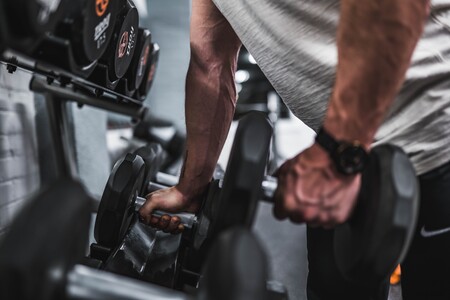 Si quieres perder peso sin sacrificar tu masa muscular, incluye entrenamiento de fuerza junto a la dieta