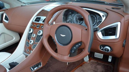 Aston Martin Vanquish Volante AM37