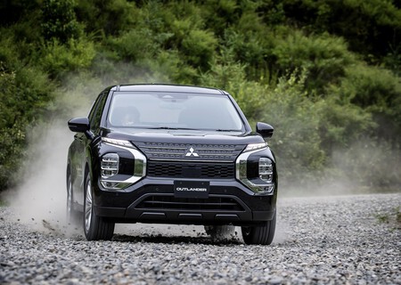 Mitsubishi Outlander 2023 16