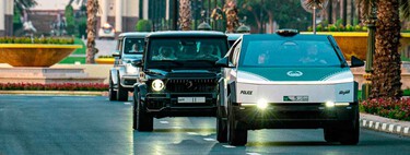 La Tesla Cybertruck se mete en la Patrulla Turística de Lujo en Dubai, y es la metáfora perfecta del engendro de Elon Musk: mucho postureo, poca pick-up