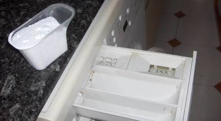 En la lavadora, el detergente justo