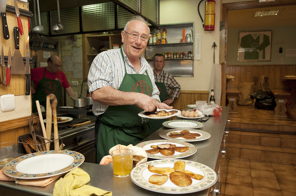 El arte de comer y cantar: cómo funcionan las sociedades gastronómicas (y cómo unirse o montar una)
