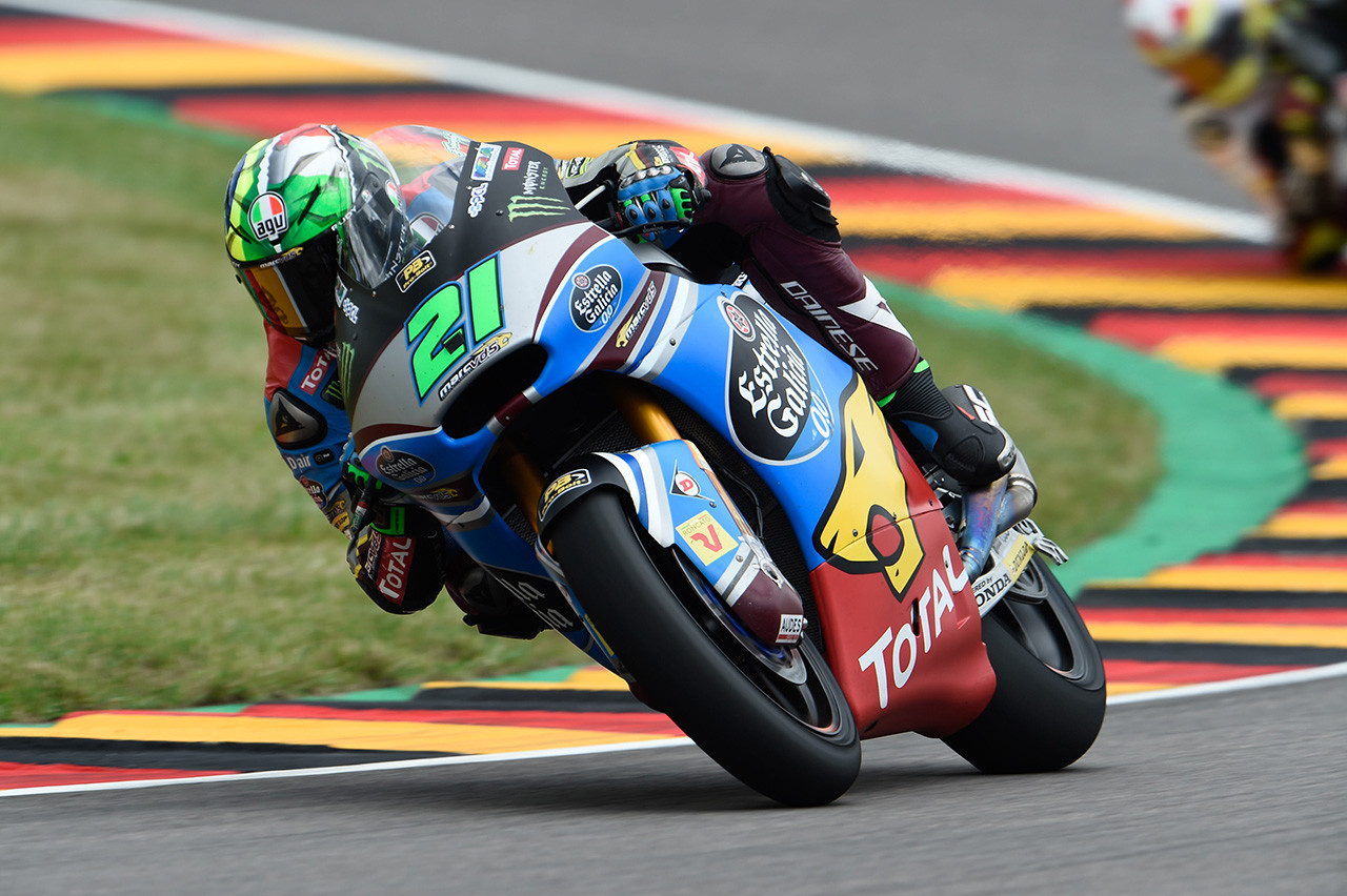Franco Morbidelli gana en Moto2 con sus perseguidores por los suelos en Sachsenring