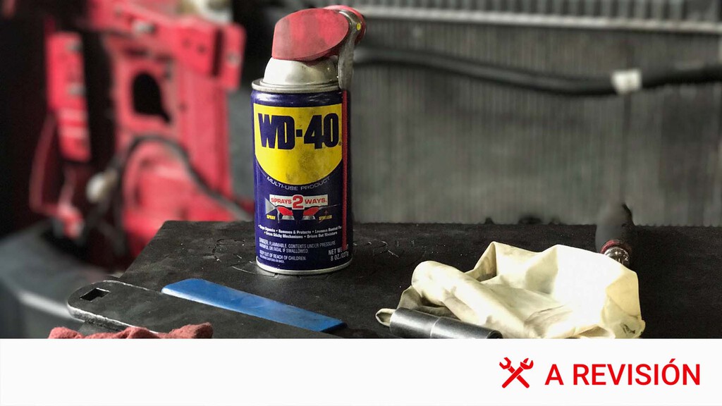 Tenía el coche aparcado en la calle y me lo han arañado. Lo he solucionado con un trapo y el spray multiusos que todos tenemos en casa: WD-40
