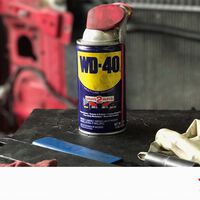 Me he encontrado el coche con un arañazo en el paragolpes. Lo he dejado como nuevo con un trapo y este spray "de los 2.000 usos"