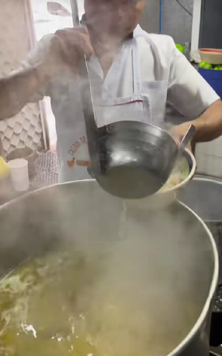 Este es el lugar en CDMX que tiene caldos de gallina las 24 horas: te decimos cuánto cuestan y dónde encontrarlos