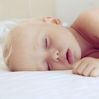 El sueño del bebé de los 6 a los 12 meses: así duerme los primeros meses de vida
