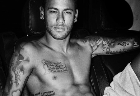 Neymar se desnuda para Mario Testino