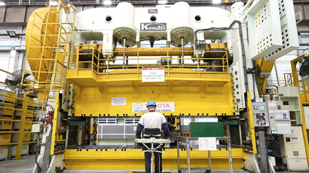 Prensa Komatsu Toyota