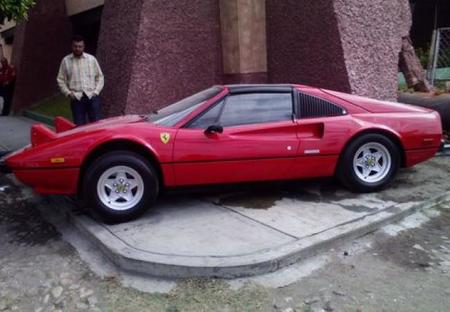 Dolorpasión™: Ferrari destrozado en la carretera León-Silao
