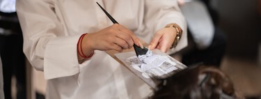 Los peluqueros profesionales coinciden: a partir de los 60 esta es la técnica ideal para integrar las canas de forma elegante 