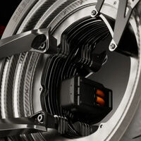 600 kilómetros y un café. Ahora sí que sí, las motos eléctricas han cambiado para siempre con la llegada de las baterías sólidas