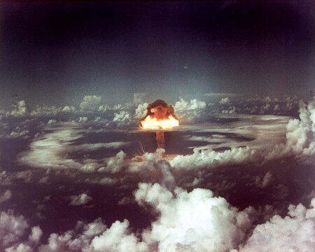 Em 1952, os Estados Unidos detonaram a bomba nuclear Ivy King a 610 metros ao norte da Ilha Runit.