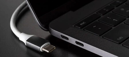 El puerto USB-C de tu ordenador también te permite enviar la imagen a la TV. No todos son compatibles, así puedes saberlo
