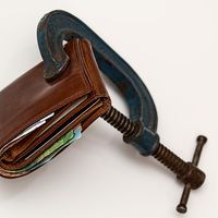 Los impuestos se llevan más del 50% de la facturación anual de las pymes, pero todavía piden más 