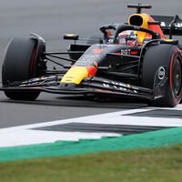 Max Verstappen aplaca la rebelión de McLaren con otra pole position en Silverstone y gatillazo de Sergio Pérez