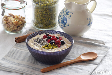 Gachas o porridge de quinoa con leche de almendras: receta saludable sin gluten y sin lactosa