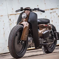 Llantas lenticulares, marrón y negro para esta espectacular preparación de una Honda Super Cub