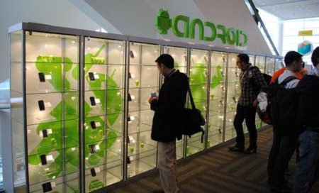 Exposición con prácticamente todos los dispositivos Android en el mercado