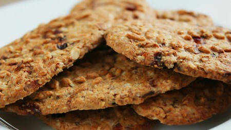 Galletas de avena y plátano sin horno: la receta exprés con solo 3 ingredientes para aprovechar plátanos maduros