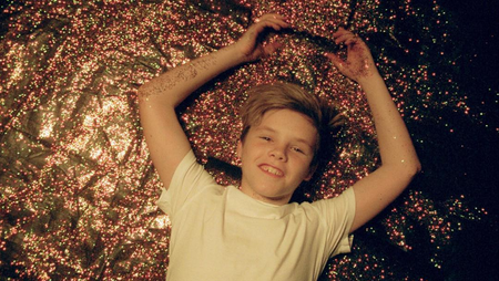 Y Cruz Beckham ya tiene videoclip ¡con sus hermanos!