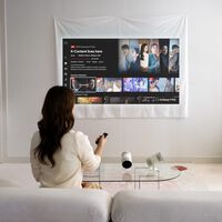 El nuevo proyector portátil Samsung The Freestyle+ promete que ajustar la imagen sea un juego de niños gracias a la IA