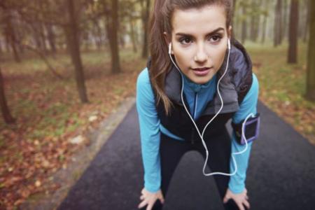 Sesión descargable para Power Walking o elíptica: ¡combate el frío con música del verano!
