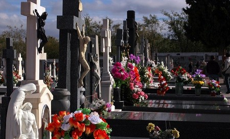 20 millones de españoles pagan durante 'toda su vida' su entierro