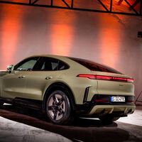 El nuevo Porsche Cayenne Coupé Electric acelera de 0 a 100 km/h tan rápido como el 911 Turbo S, pero tiene espacio para cinco personas y puede tirar de tu barco