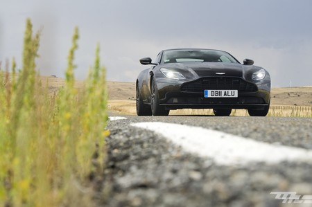 Aston Martin DB11 prueba
